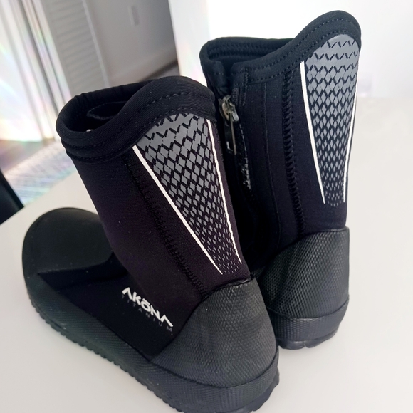 Akona Titanium dive boots. Size 8. Mint condition - Picture 2 of 7